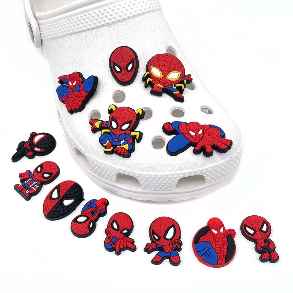 Desenhos Animados Spiderman Super-Herói DIY Sapatos Fivela Encantos Acessórios De Jardim Ajuste Sandálias Pino Decorar