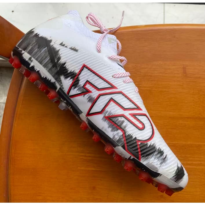 2026008016Botas de futebol MG Grass de cano baixo branco vermelho preto de alta qualidade resistentes ao desgaste antide