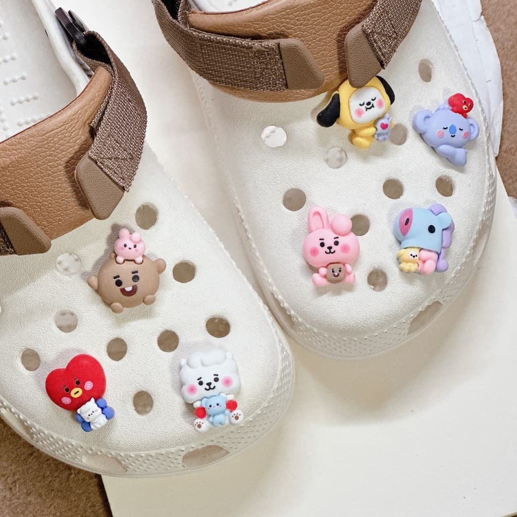 7 Pçs Brilhante BTS Acessórios Dos Desenhos Animados Coala/Coelho Rosa/Áries s Pinos Adesivos Diy Sapato Accessorie Bang