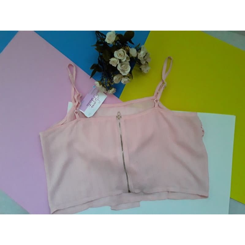 Cropeed Amarração com fechamento nas costas com ziper Disponível na cor rosa  claro.