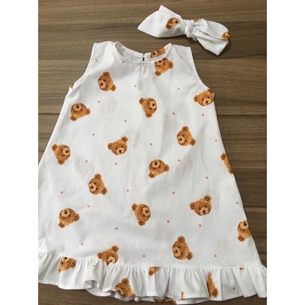 lindo vestido com babadinho, vai com a faixinha de cabelo😍
