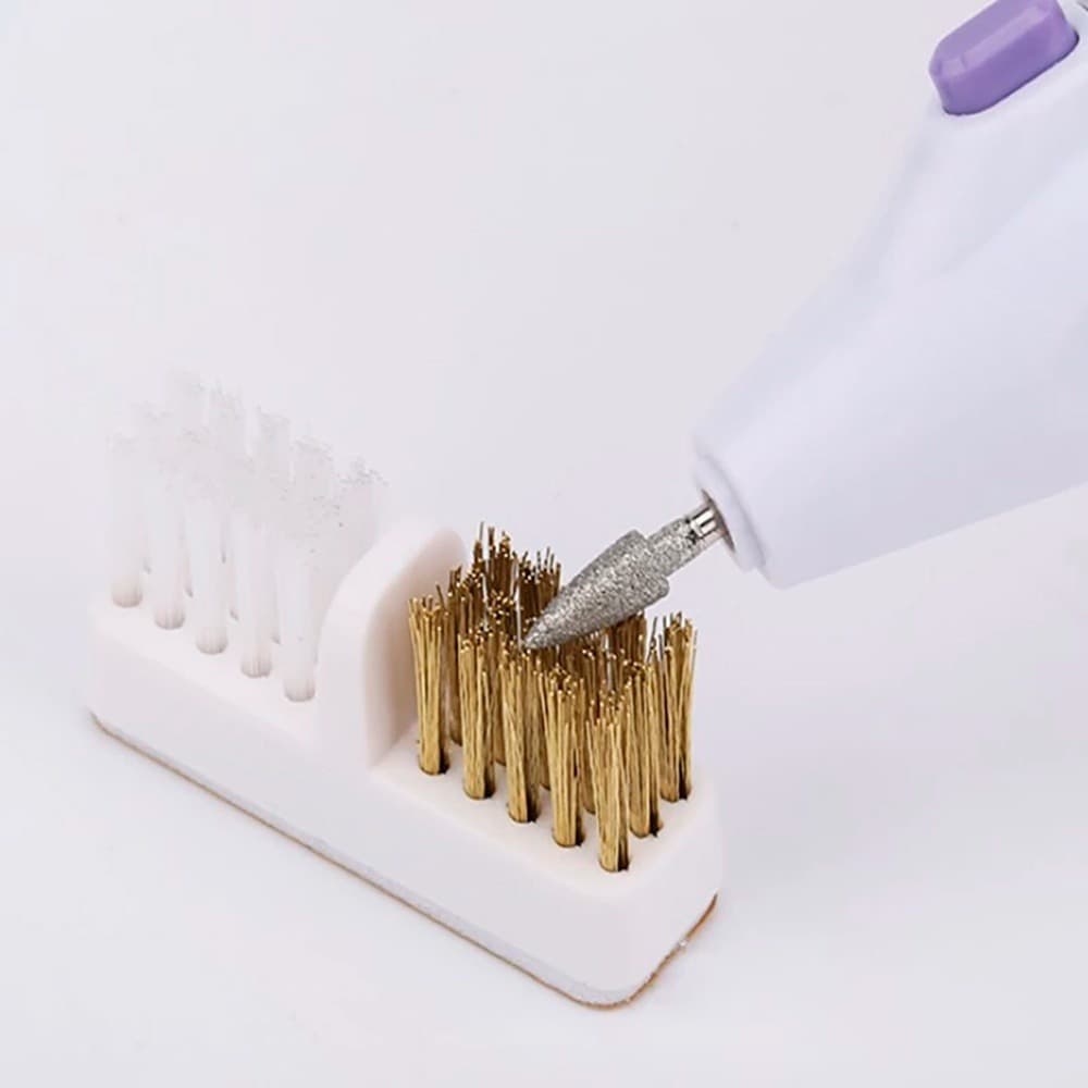 Escovinha de aço para limpeza de brocas