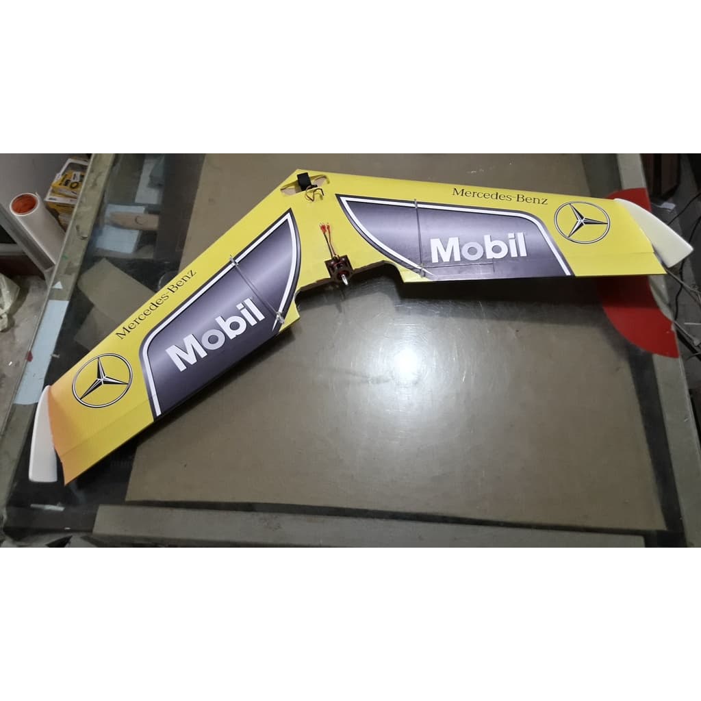 Zagi 1,20m asa com características de voo mista , planeio muito bom e média velocidade