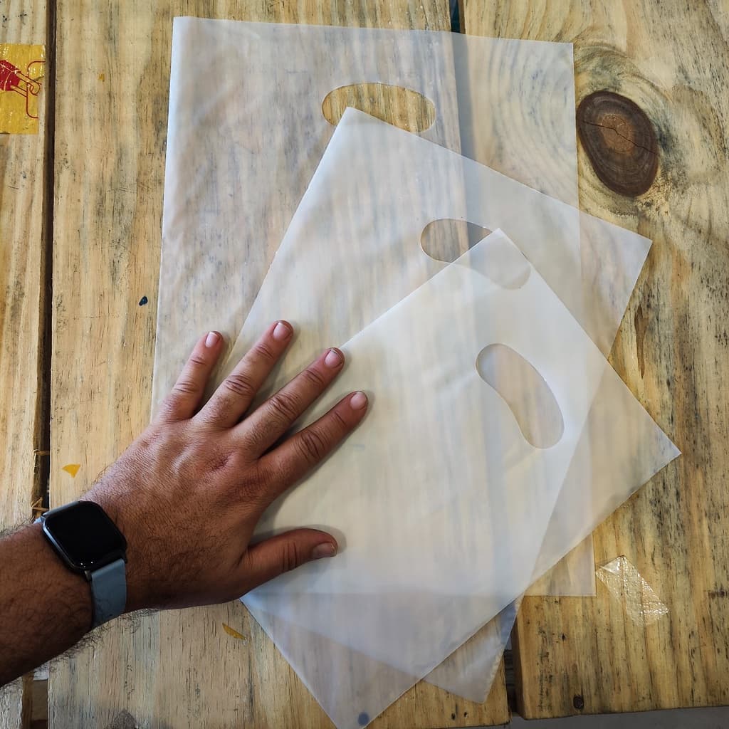 50 Sacolas plásticas  Boca de palhaço  Vazada - Transparente Fosca & coloridas temos várias medidas.