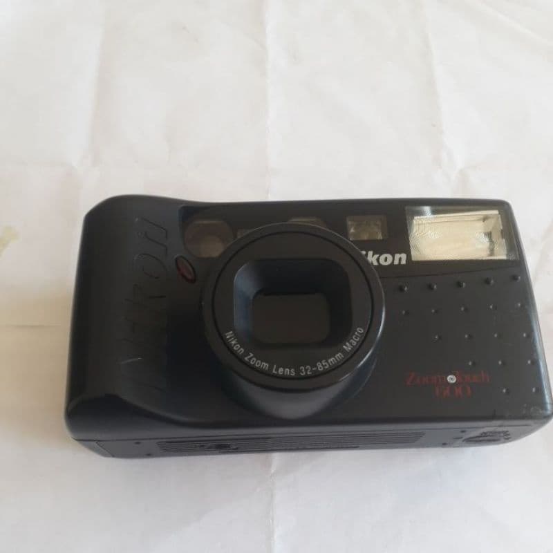 máquina fotográfica antiga anos 80 rara Nikon zoom touch 600