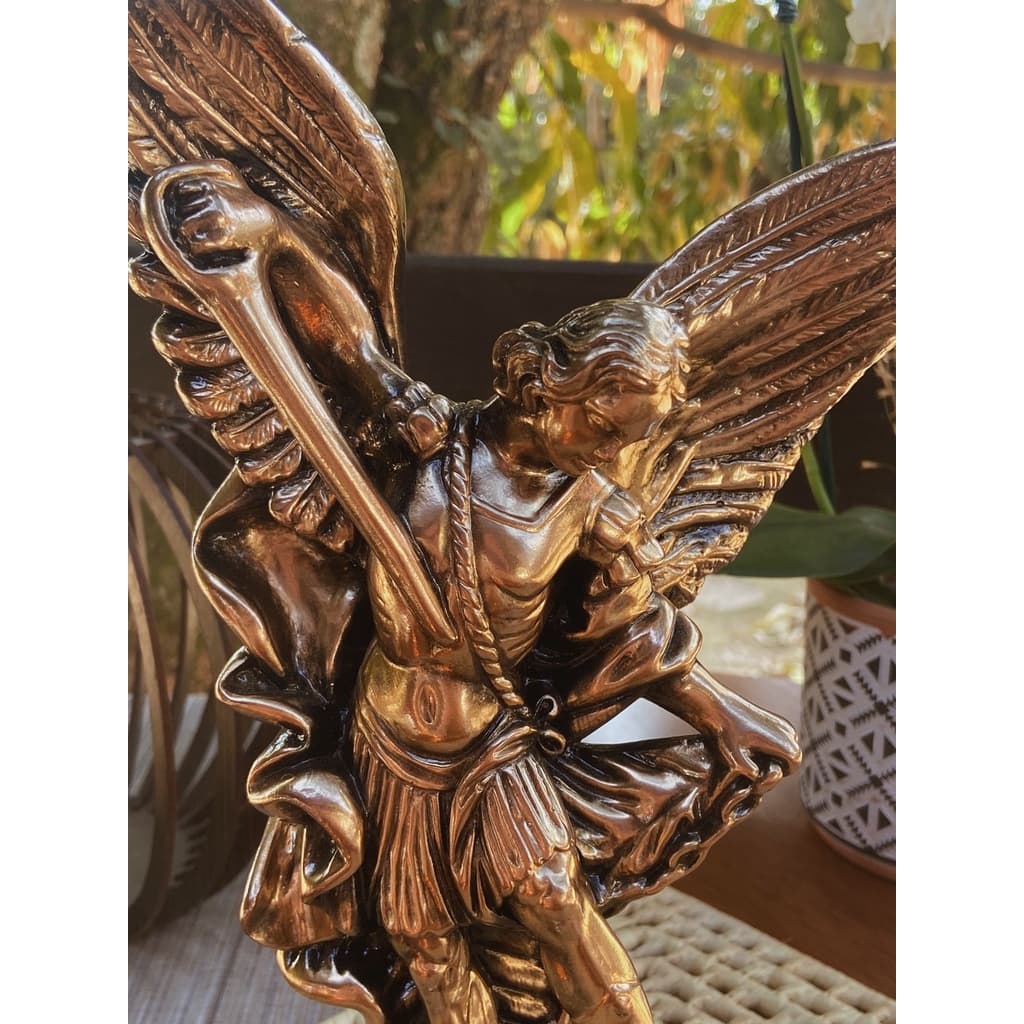 Anjo São Miguel Arcanjo -  Linha luxo ônix ouro metálico - Estatueta Religiosa