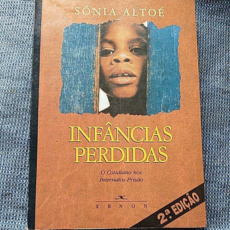 Livro : Infâncias Perdidas