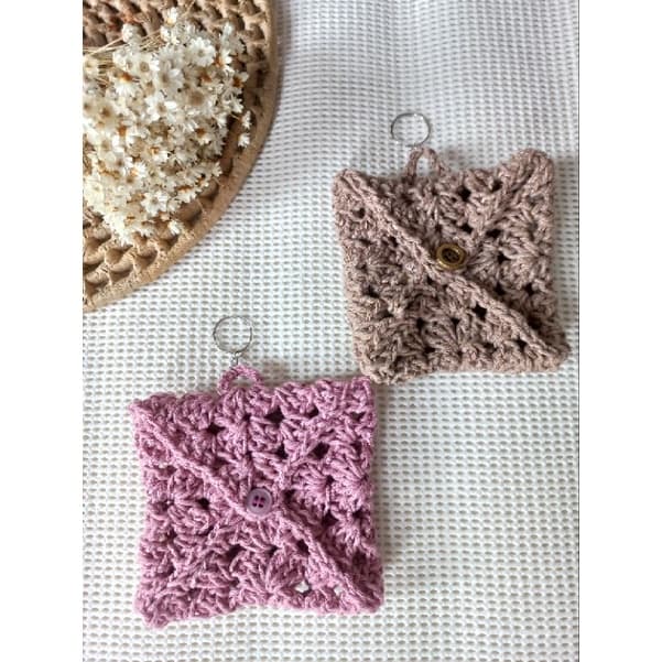 bolsa  carteira de mão chaveiro  em croche - chaveiro lembrancinha -ESCOLHA A SUA COR