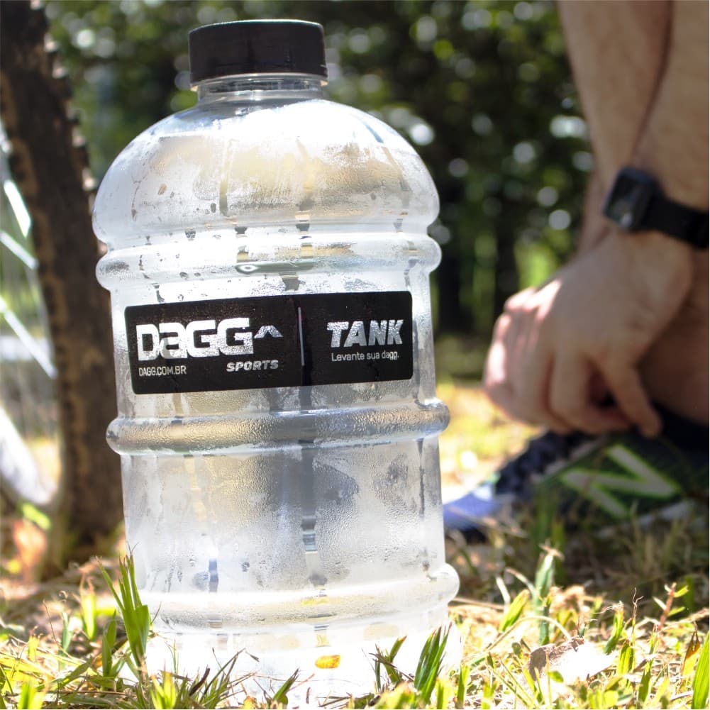 Garrafa Galão de Água Dagg Tank 2 Litros Squeeza Academia Treino Hidratação Dia a Dia