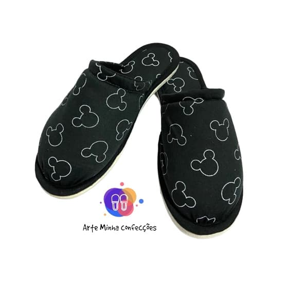 Pantufa Chinelo De Quarto unissex com estampa de Lua e estrela com fundo preto e Minnie preta, Em Tecido Malha, Solado Flexível, Conforto para Casa ou Maternidade- estampada