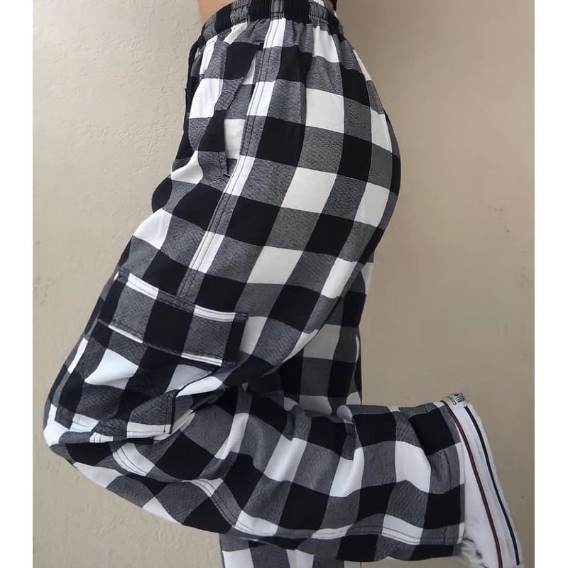 Calça Cargo Xadrez preta skatista unissex
