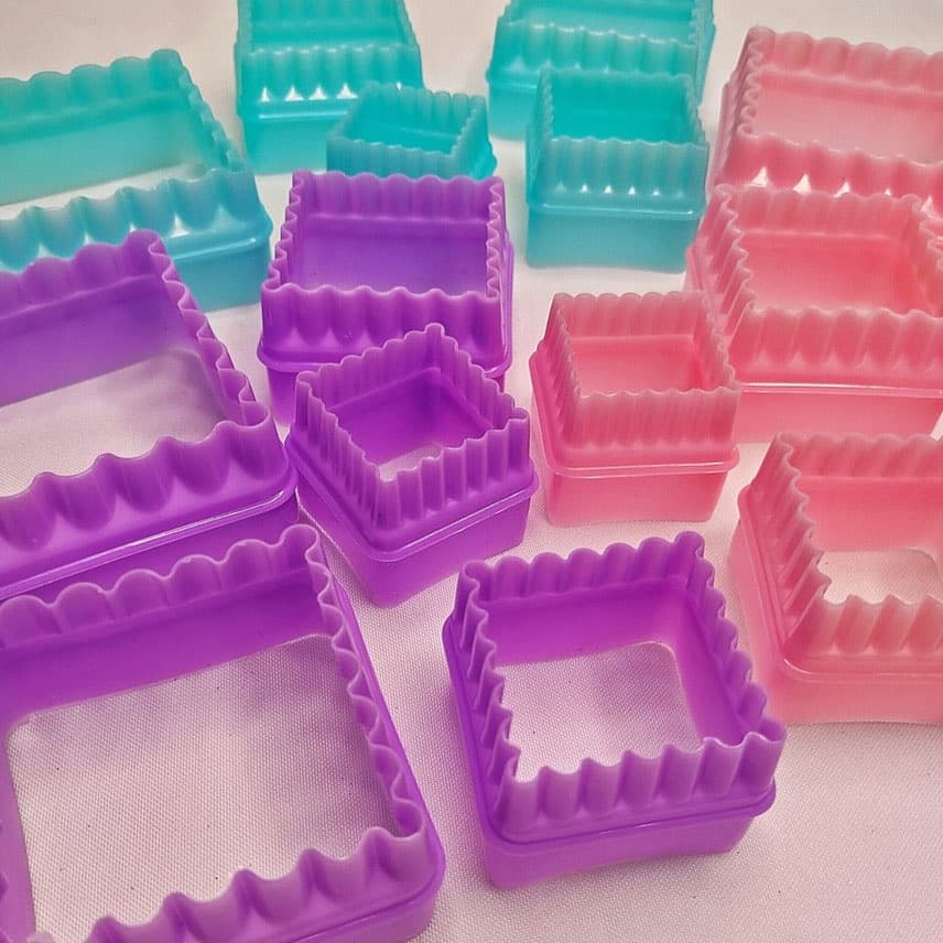 Kit Cortador Molde Quadrado Babado Frisado 5 Peças Biscuit Biscoito Pasta Americana Confeitaria