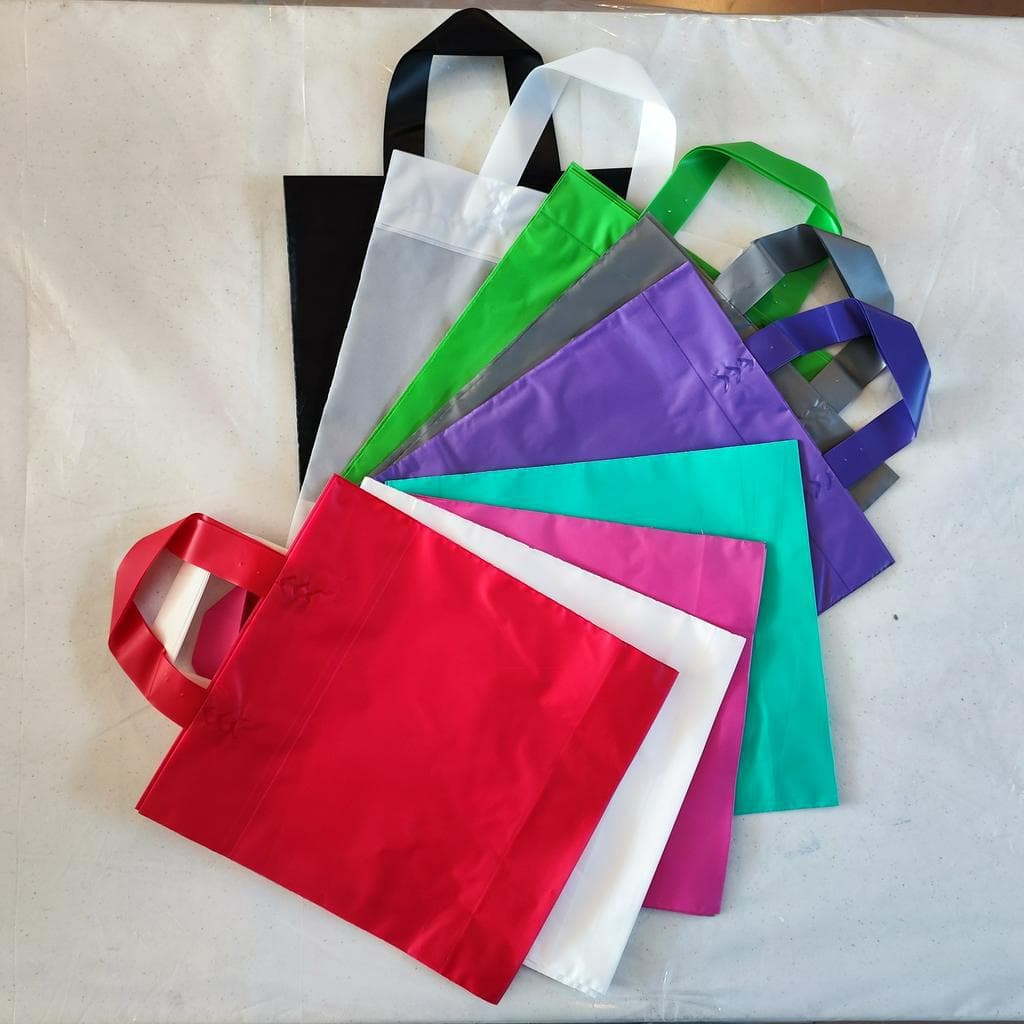 25 Sacolas plásticas Alça Fita medidas 27x40 , 30x45 e 40x50  em Alta Densidade para lojas.