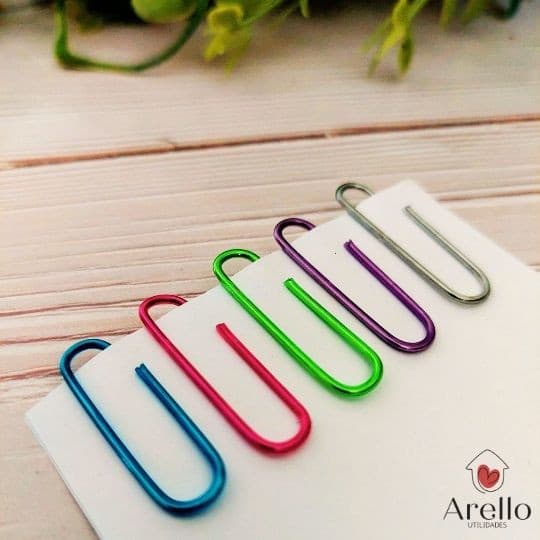 Kit contendo 50 Clips colorido de metal para papel