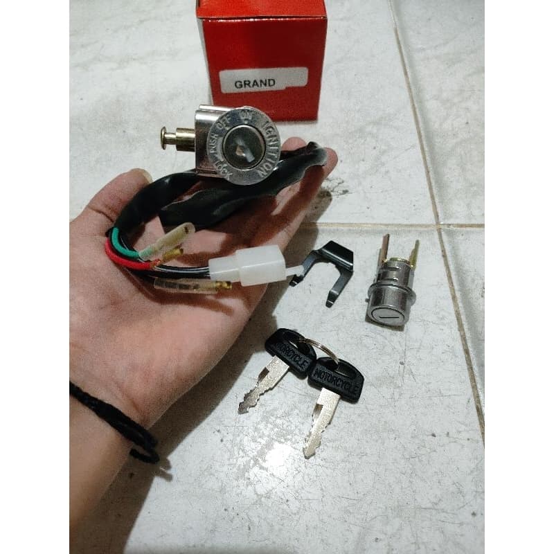 Conjunto De Chaves De Contato GRAND/ASTREA/LEGEND + Chave Do Banco Traseiro (Completo)