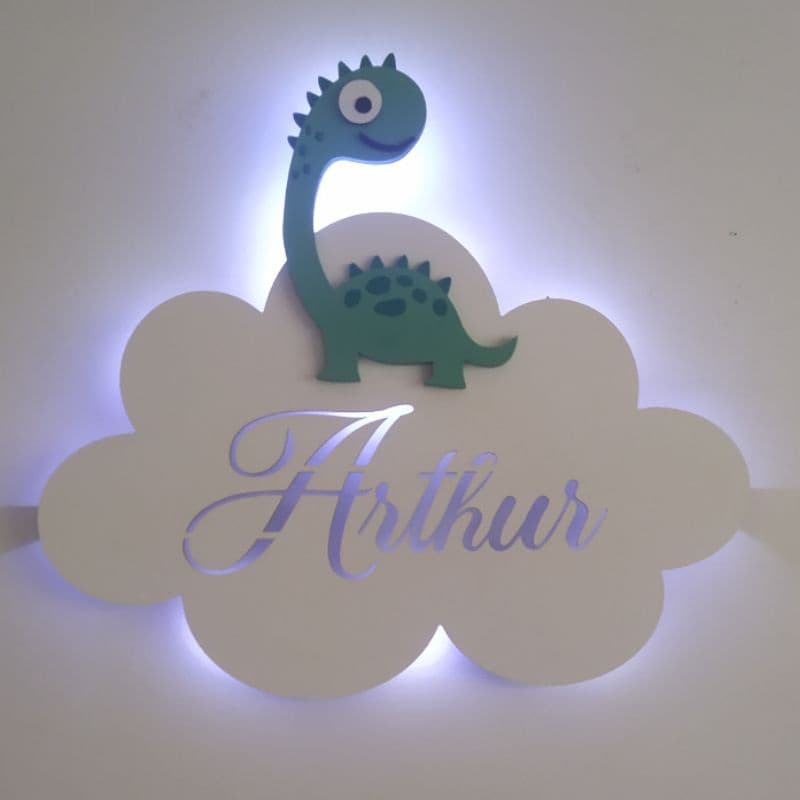 Nuvem com dinossauro e nome presonalizado com  - Decoração quarto -Porta Maternidade