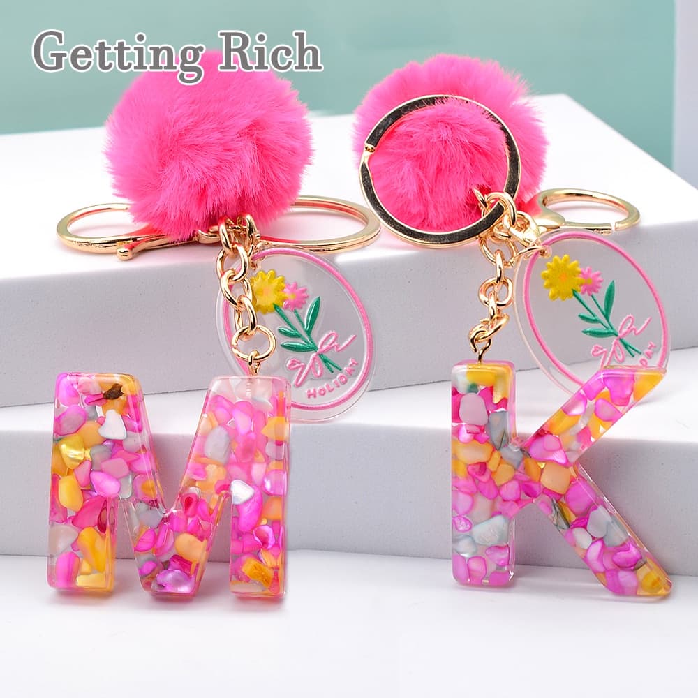 1pcs Kawaii Letras Chaveiros Para Bolsas Femininas Encanta A Z Alfabeto De Resina Pingente Com Flor Pompom Rosa