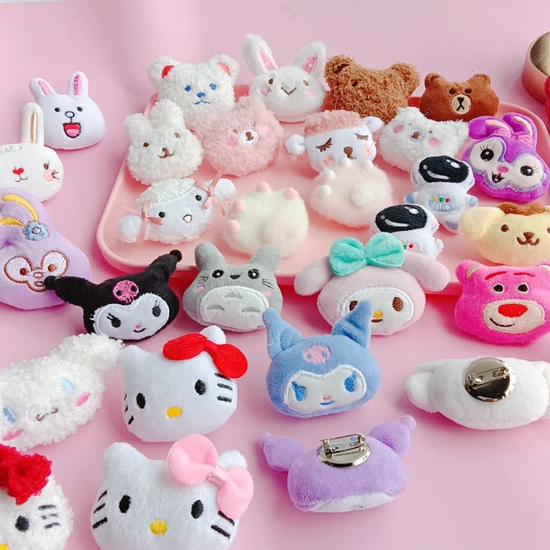 Lindo Desenho Animado Pelúcia Boneco Pin Mochila Broche