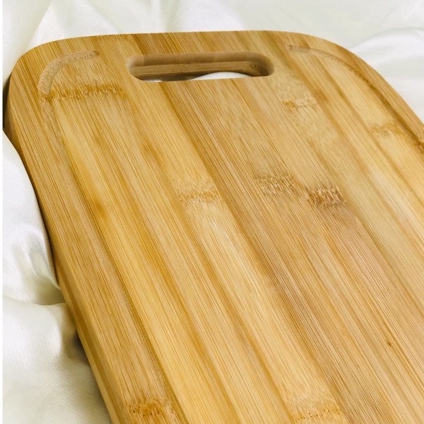 OFERTA Tábua De Bambu 34x24x1,8cm Corte Churrasco Legumes Multiuso Com Encaixe Para As Mãos