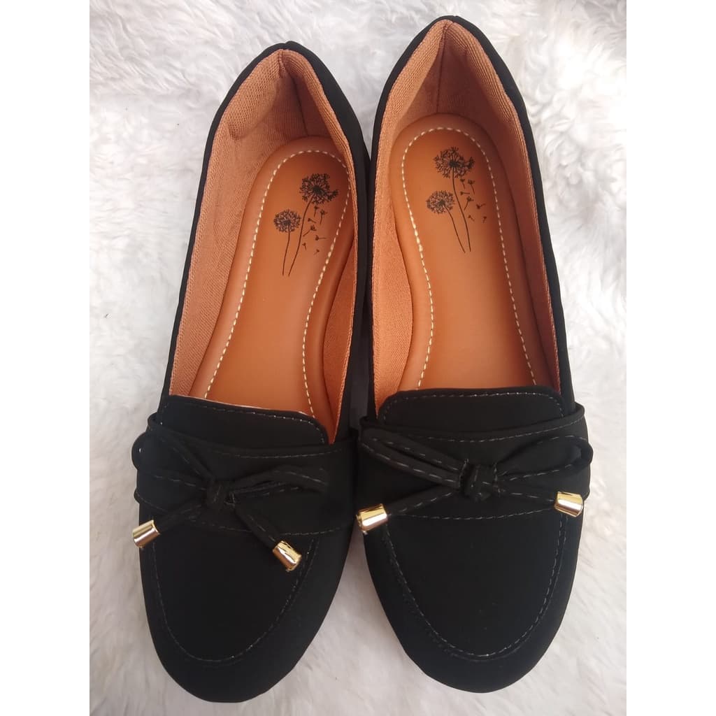 Mocassim bico redondo nobuck preto com laço CONFORT