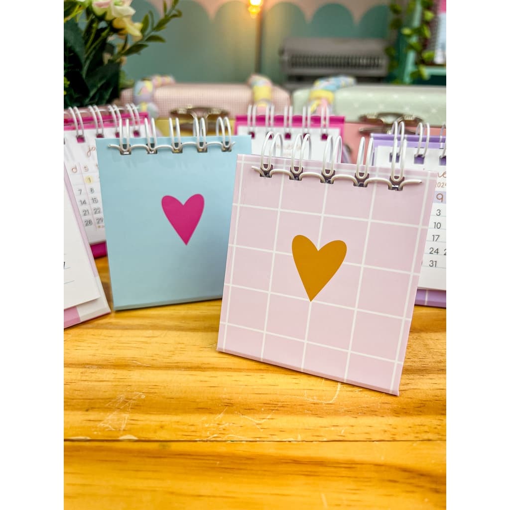 Mini Calendário Fofo de Mesa 2026