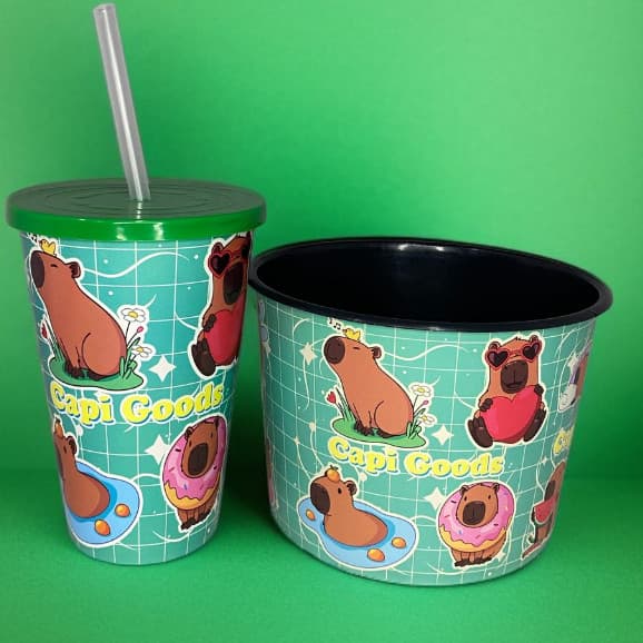 KIT PIPOQUEIRA 1.5L + COPO 550 ML CAPIVARA VERDE - CINEMA LEMBRANCINHA PRESENTES