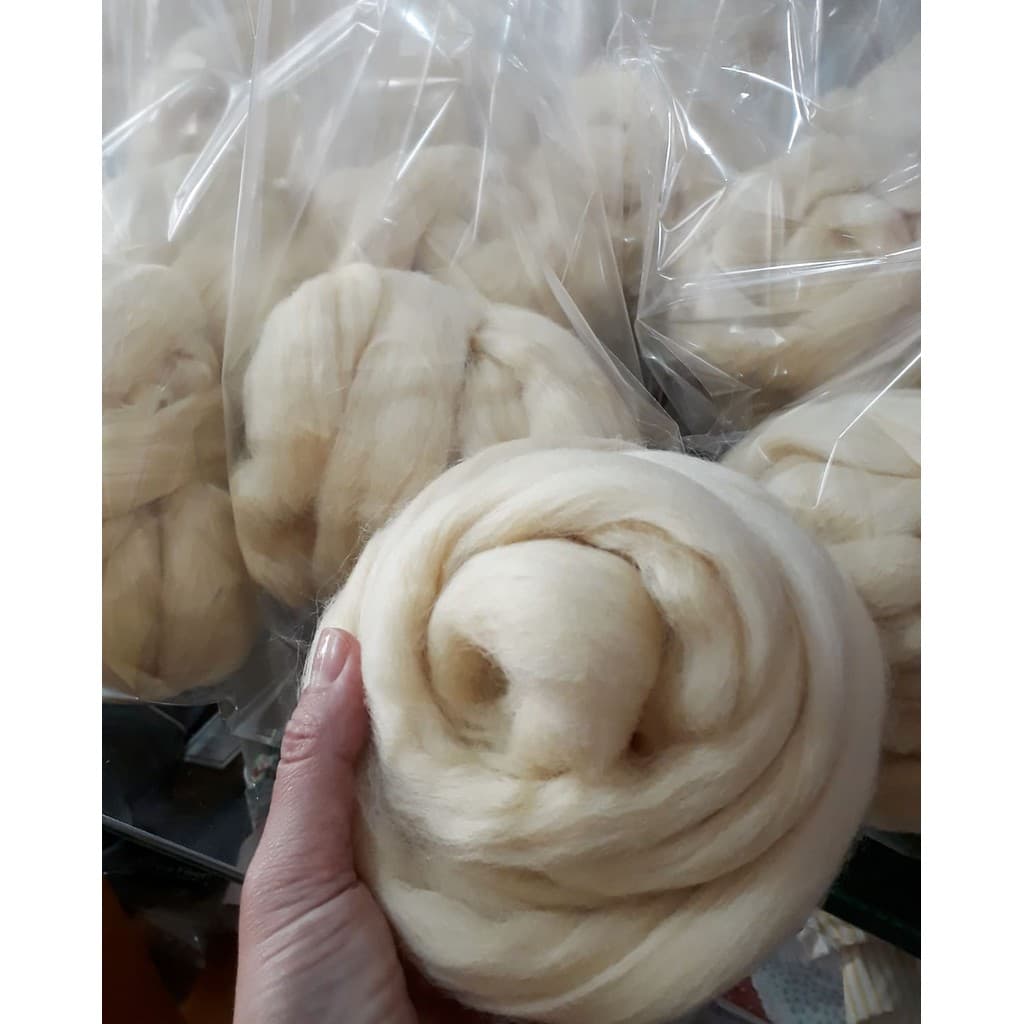 Lã Natural Penteada Crú - 50 gramas