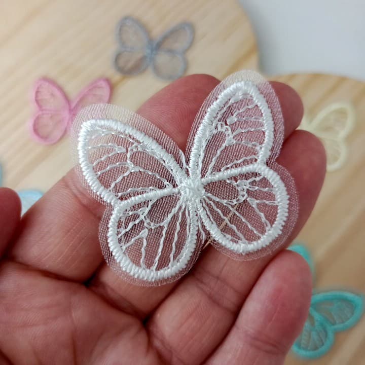 Kit 15 Unidades - 4cm Aplique Borboleta Bordada em Organza Transparente Patche Bordado Artesanato