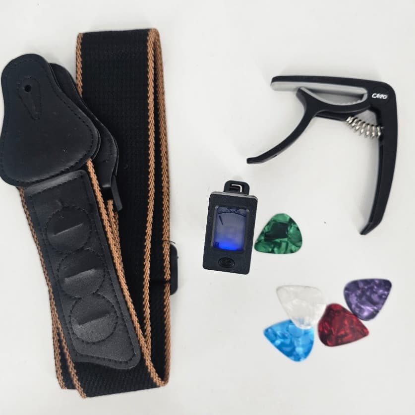 Kit 4 em 1 para Violão e Guitarra – 1 Afinador Digital + 1 Capotraste + 5 Palhetas + 1 Correia com Porta Palhetas