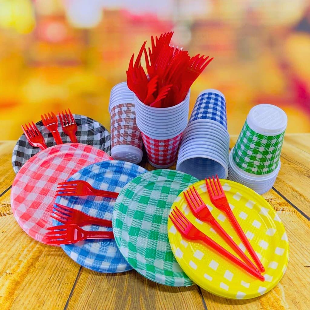 KIT FESTA JUNINA 50 PESSOAS DESCARTAVEIS VARIADOS 50 GARFO + 50 PRATO + 50 COPO
