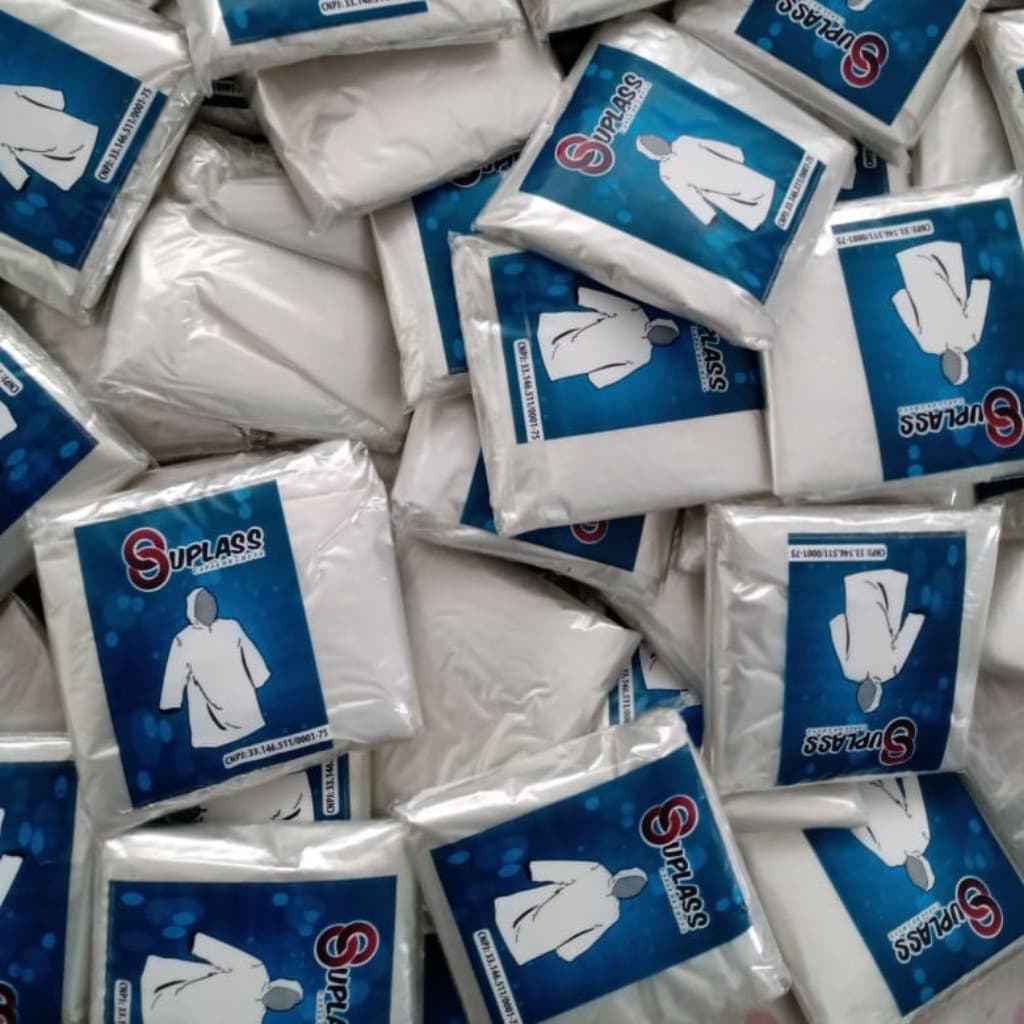 Kit com 50 Capas de Chuva Descartáveis Adulto Transparente Unissex Compactas e Impermeáveis