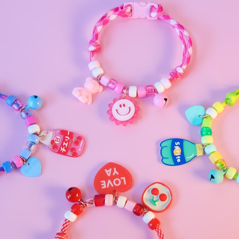 Coleira de Cachorro e Gato com Sino e Pingentes Fofo Coração e Pingente Sorridente Ajustável