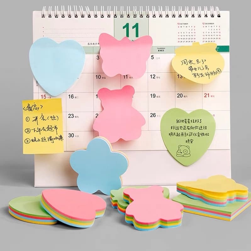 Bloco De Notas Adesivo Colorido Em Formatos Sortidos