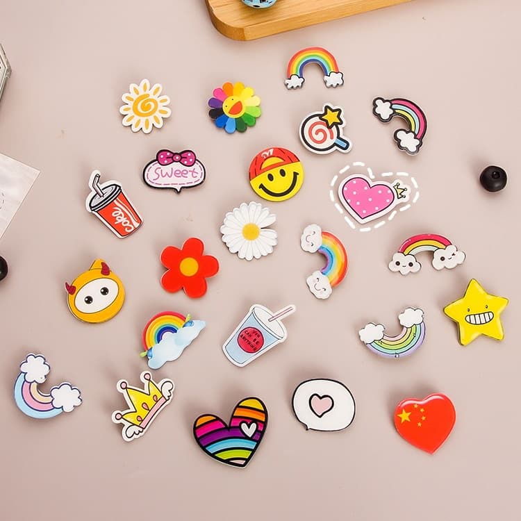 10 Broches Criativos de Cartoon Rainbow Acrílicos Crachás Bolsas Fofas Pingentes de Roupas Acessórios Pequenos Patches