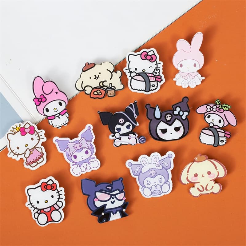 10 Broches Sanrio Bonitos Broches Acrílicos Cartoon Broches Crachás Bolsas escolares Alfinetes Decorativos Acessórios