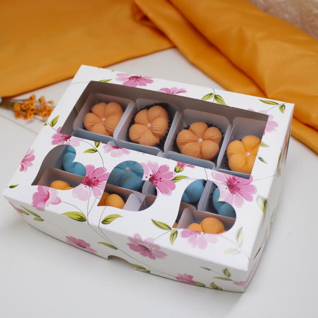 10 Caixas com visor trio de corações branco com flores rosas para 12 doces ou artesanato 16x12x4