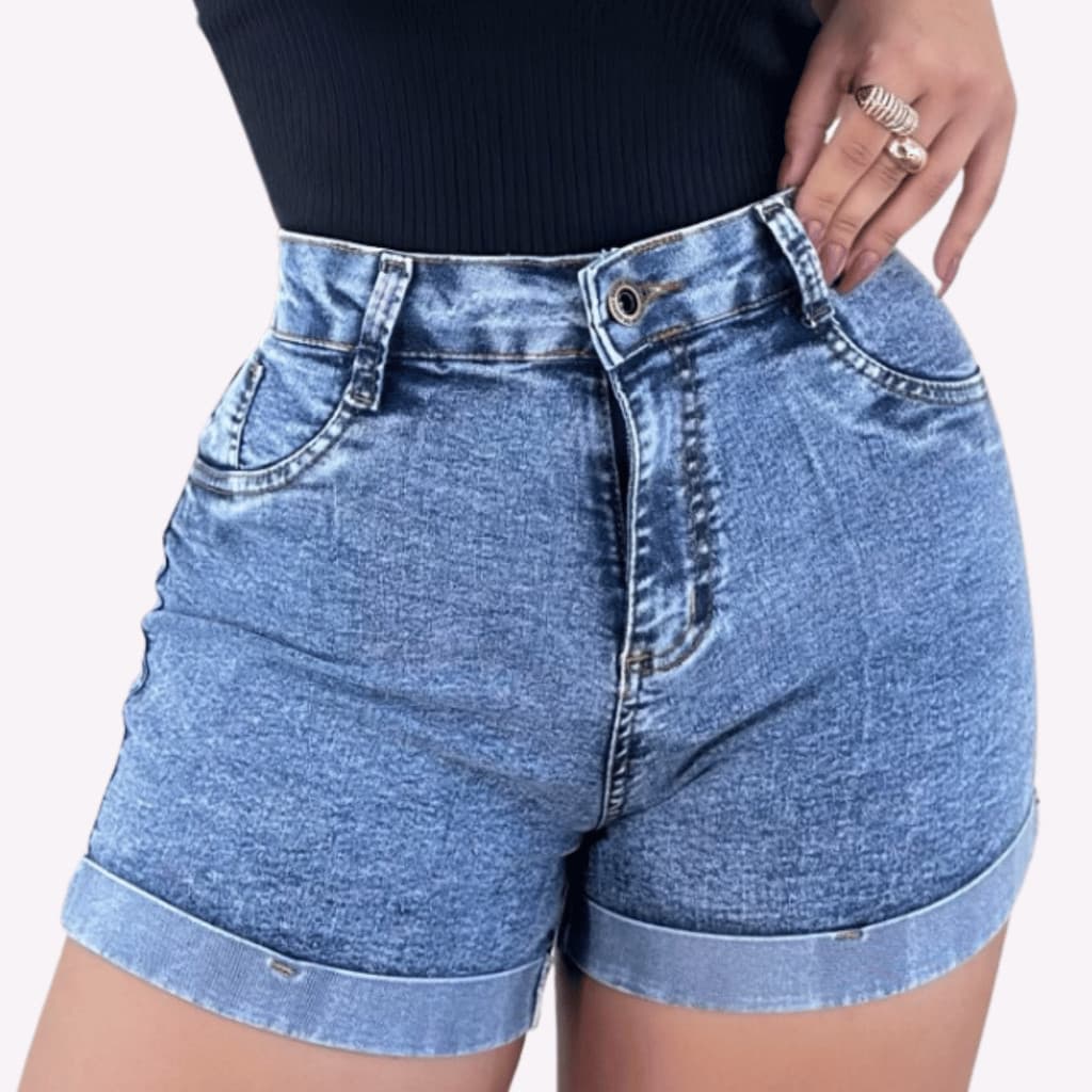 Short Jeans Feminino com Lycra Marmorizado Cintura Alta Fechamento Botão e Zíper Valoriza a Silhueta