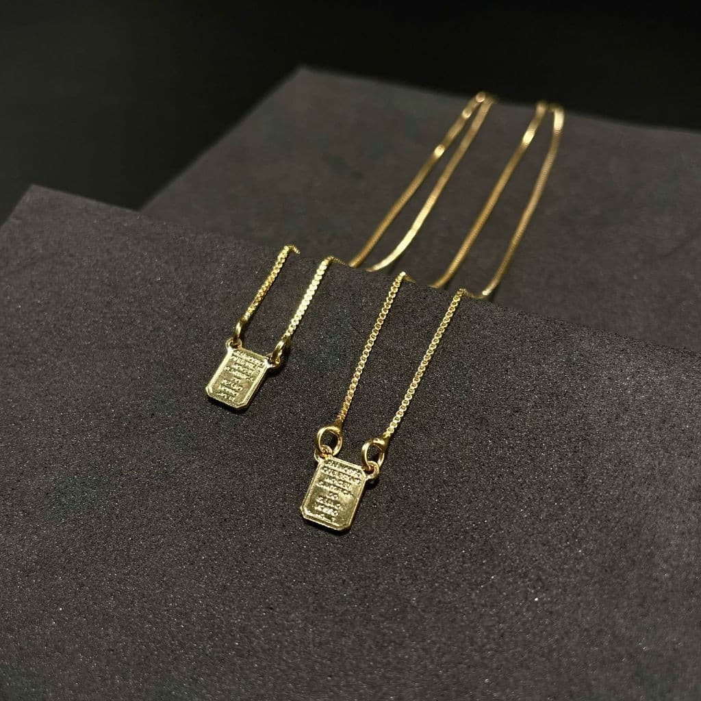 Colar escapulário Deus é Fiel Banhado a Ouro 18k, Prata 925.