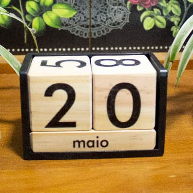 Calendário De Madeira Pinus Para Mesa Sweet Home Office Super Promoção