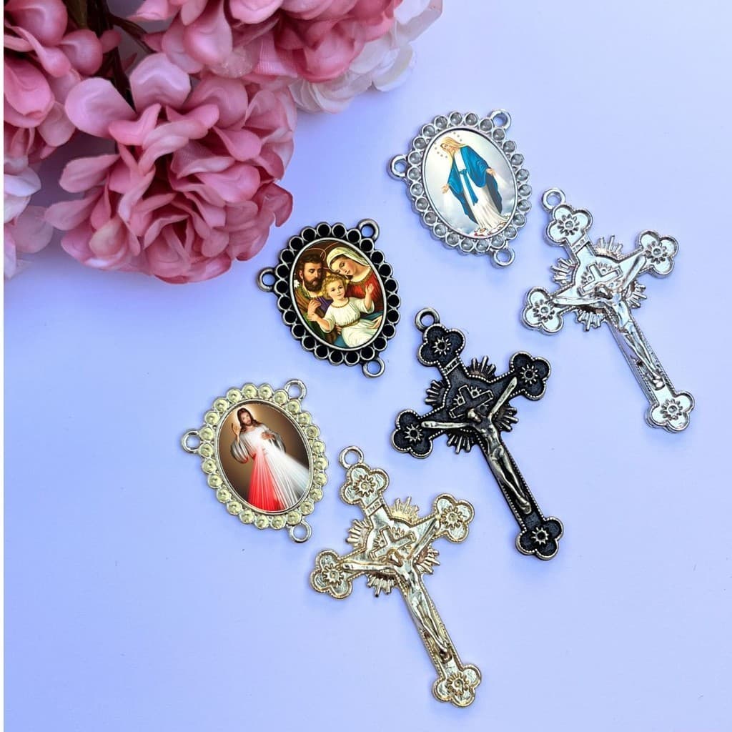 Crucifixo + Entremeio Resinado com Santos de Devoção 1 par para Montagem de Terços