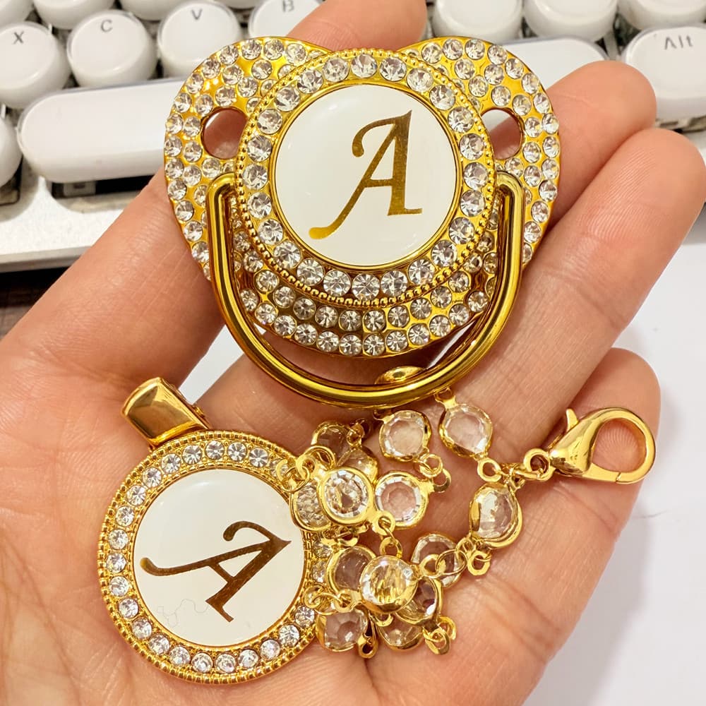 Chupeta De Bebê De Diamante Dourado Com 26 Letras Iniciais Clipe De Corrente De Contas
