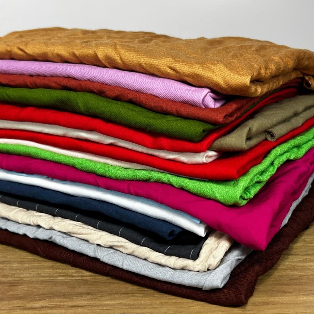 Pacote C/ Retalhos Tecido Plano P Colorido Liso Viscose/Algodão para blusas, camisas, vestidos 1kg rendimento 4,5m