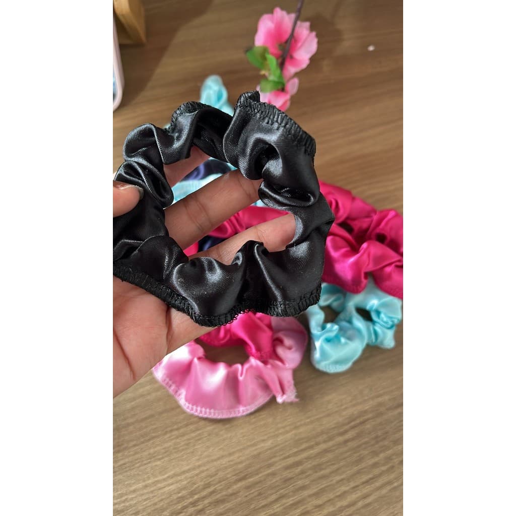 Kit 3 Xuxas de Cetim Scrunchie de Cetim Xuxa de Seda Antifrizz Rabicó Elástico de Cabelo