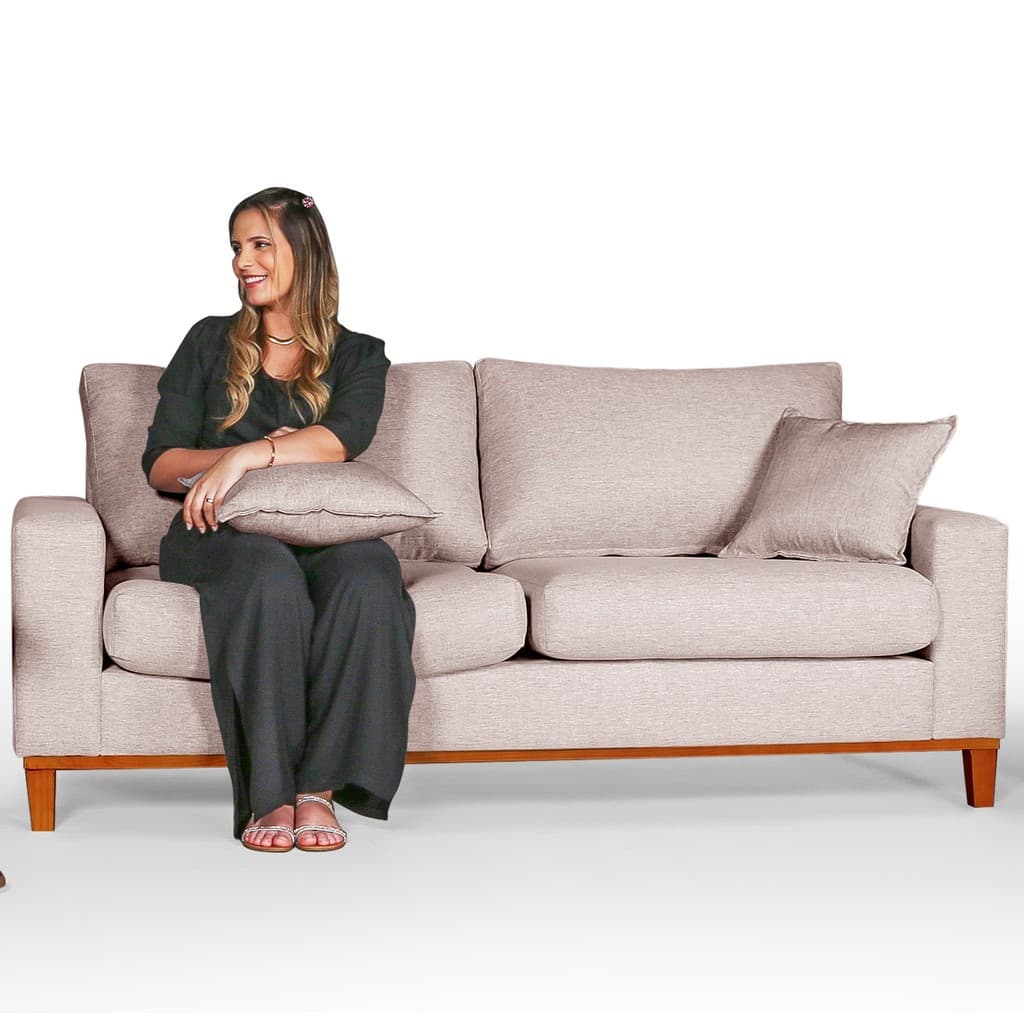 Sofá Living 3 Lugares Linho Almofadas Soltas Pés em Madeira