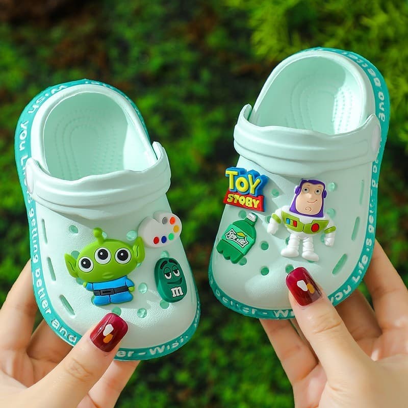Sapatos de Buraco para Crianças Sapatos de Verão Buzz Lightyear Cartoon Slippers Home Menina Menino Menino Menino Sandál