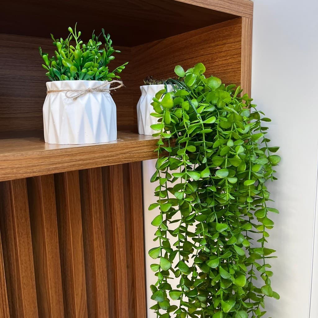 Kit com 2 Vasos Decorativos com Folhagens Artificiais: Eucalipto Pendente e Folhagem com Laço