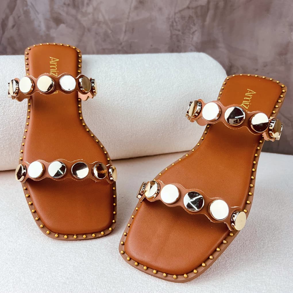 Rasteirinha Feminina Moderna Sandália Aplique Moeda Metalizada Chaton Lançamento Verao 2025