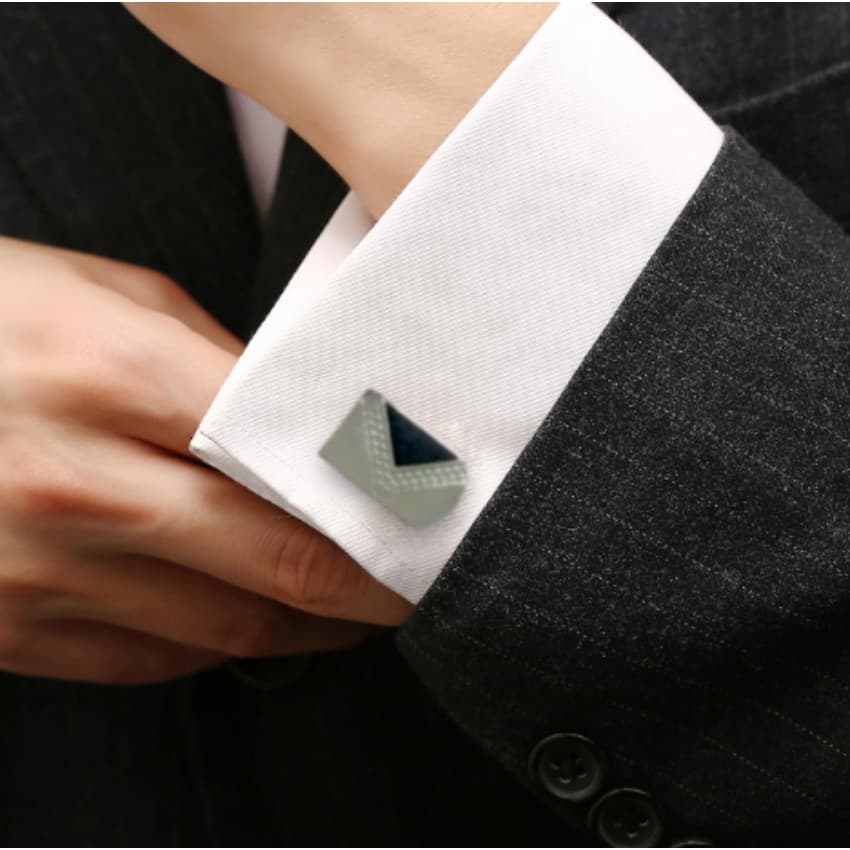 Par de Abotoaduras Retangular Envelope Preta com Prata de Camisa Terno Novidade