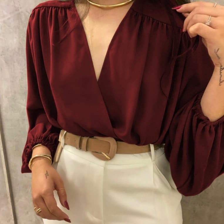 Blusa Feminina Manga Longa Decotada Transpassada Corte V Elegante no Punho e Cintura.