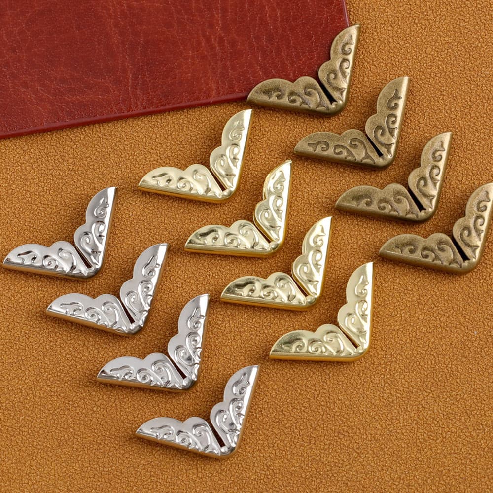 100pcs Folder-Antique Book Corner Protector14 * 14mm Vintage Flower Lace Albums Canto Para Scrapbook